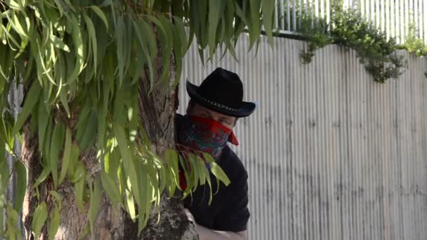 Cowboy hinderlagen met verrekijkers - Video
