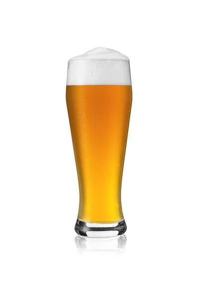 Wheat beer glass beer foam white beer foam crown dew condensation drops gold isolated alcohol brewer - Foto, afbeelding