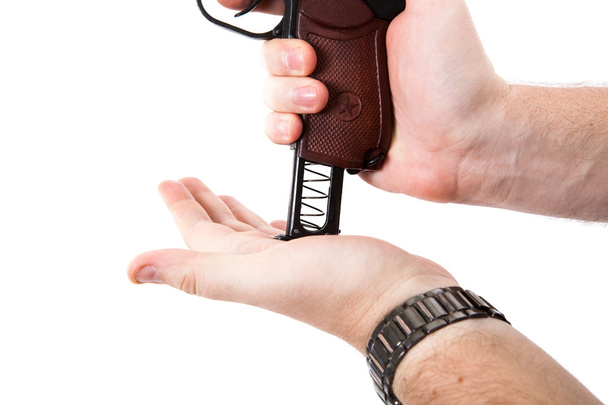 Мужская рука с пистолетом Макарова
 - Фото, изображение