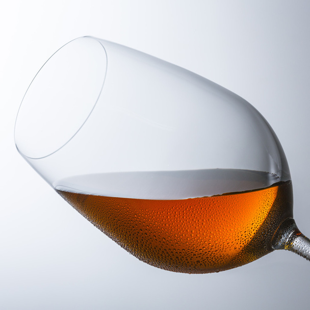 Rose vinho beber vidro condensação fresco orvalho fresco gotas de água uva alcoólica
 - Foto, Imagem