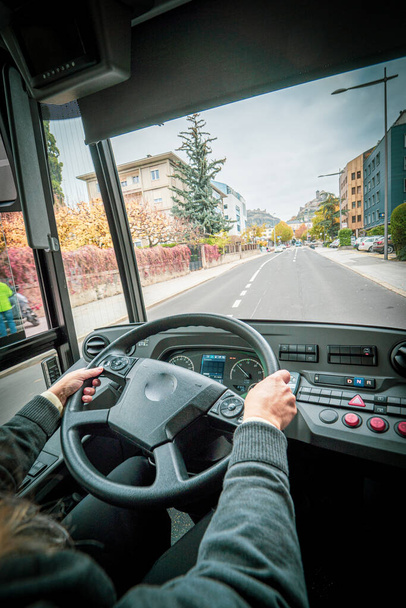 den s řidičkou autobusem v práci - Fotografie, Obrázek