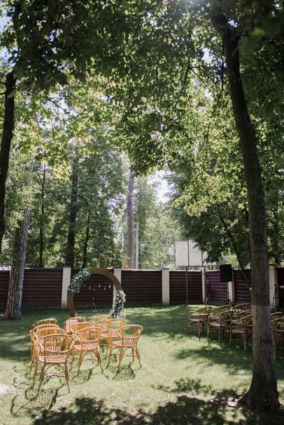 a round wedding arch in the park at the ceremony - Fotografie, Obrázek