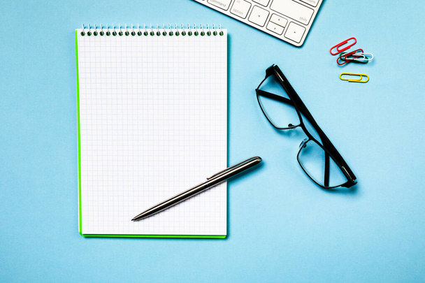 2021 GOALS on his notebook. New year resolutions concept. Top view. isolated on blue background - Fotoğraf, Görsel