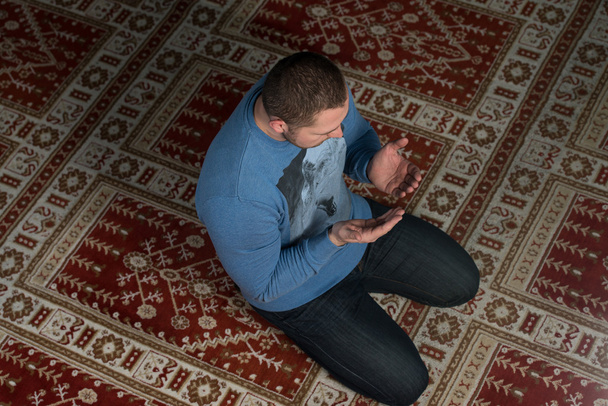 Young Muslim Man Praying - Photo, image