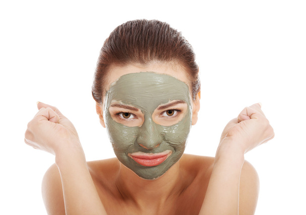 Beautiful woman with clay facial mask - Foto, afbeelding