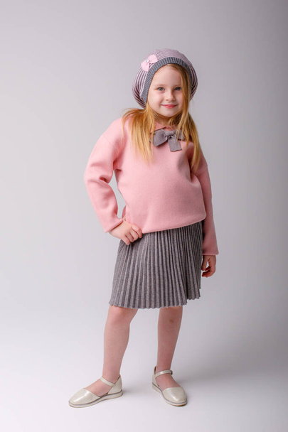 little girl dressed as a cute fashion style - Foto, Imagen