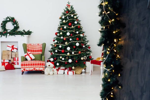 Christmas tree with fireplace presents the decor of the house - Zdjęcie, obraz