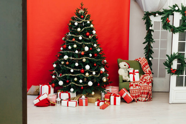 Joulu sisustusloma punainen sisustus esittelee uuden vuoden - Valokuva, kuva