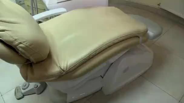 Киев, Украина 21 августа 2019 года: современная мебель для стоматологического офиса - Кадры, видео