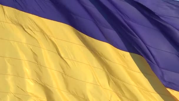 Kiev, Ukraine 29 août 2020 : Le drapeau ukrainien est le plus grand au monde - Séquence, vidéo