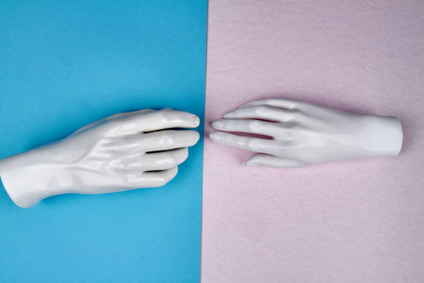 Touching of mannequin hands. - Foto, Imagem