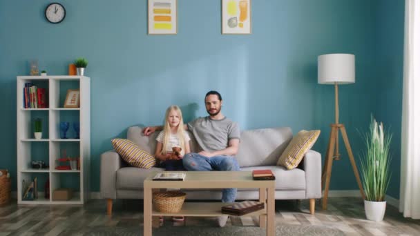Portrait of Young Father with Daughter - Materiaali, video