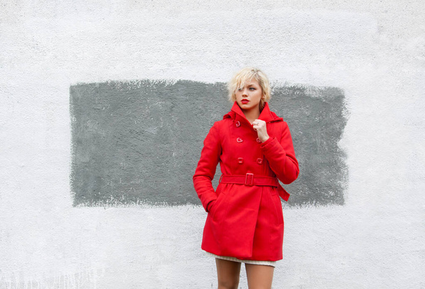 young beautiful woman in a red coat - Фото, зображення