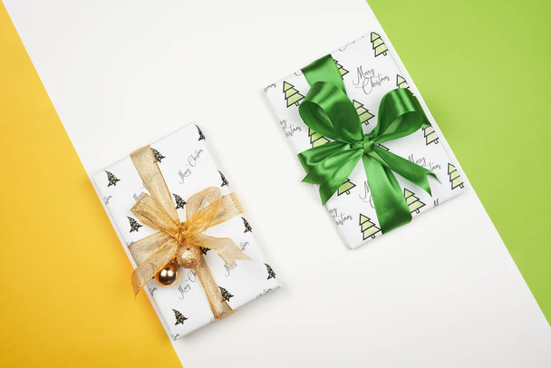 Caja de regalo X-mas en blanco - Foto, imagen