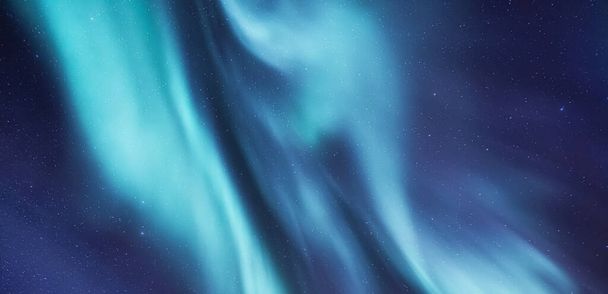 Céu fundo com luzes do norte. Aurora borealis nas ilhas Lofoten, Noruega. Luzes do norte acima das montanhas. Paisagem noturna de inverno com aurora. Contexto natural na Noruega. - Foto, Imagem