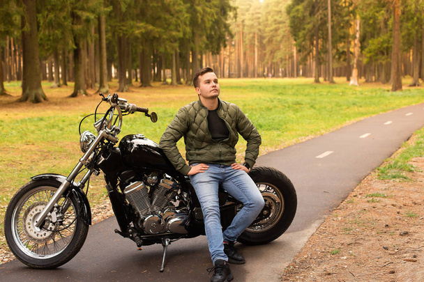 the Beautiful young man, road motorcycle - Foto, imagen