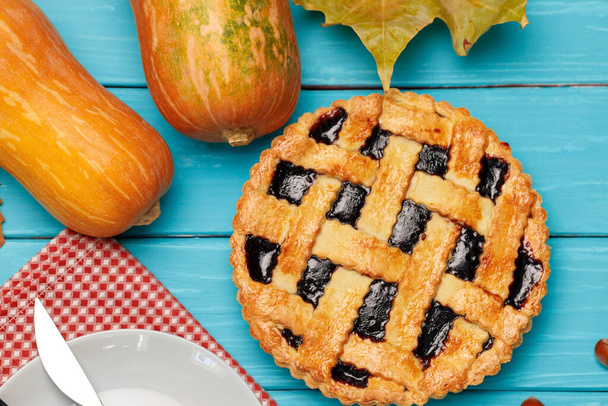 Berry tart pie on blue wooden background - 写真・画像