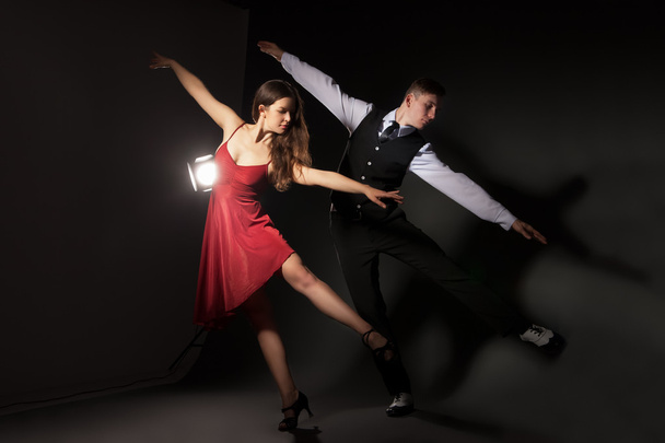 Homem e mulher no tango de dança mais romântico
 - Foto, Imagem