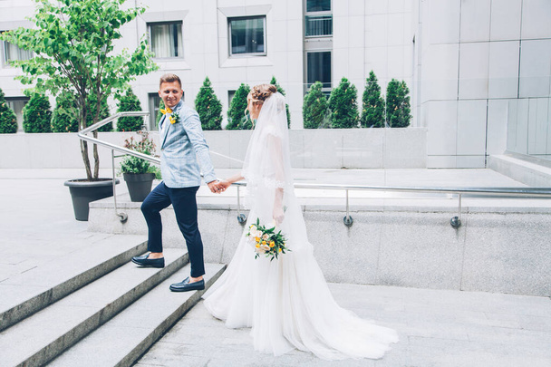 Lemon wedding at the groom's with the bride in a wedding dress - Photo, Image