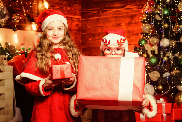 Winter holidays sales. small girl kids in red santa hat. wait for xmas gift. christmas time. Love winter holidays. Winter shopping sales. Little sisters want present. Happy family celebrate new year - Foto, Bild