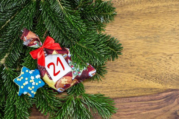 stella azzurra, una borsa di Natale e abete, per un calendario di Natale - Foto, immagini