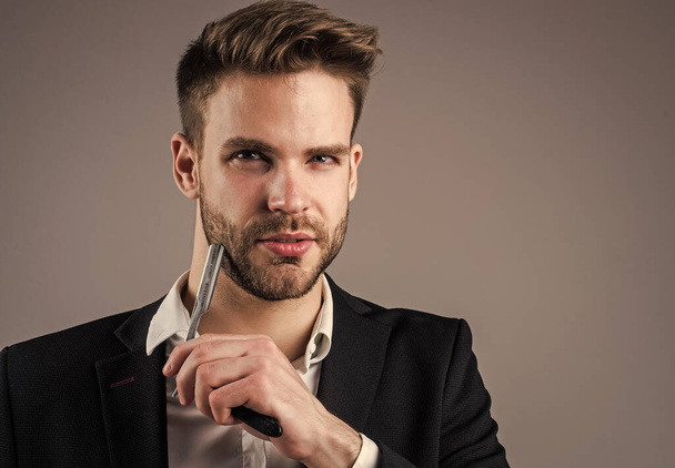 beauty and fashion. sexy man with barber tool for shaving. businessman or stylist. male hairdresser and barbershop. man hold razor blade for cutting hair. beard and hair care. make new hairstyle - Φωτογραφία, εικόνα