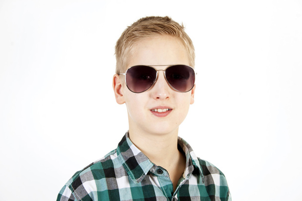 Smiling boy in sunglasses - Foto, imagen
