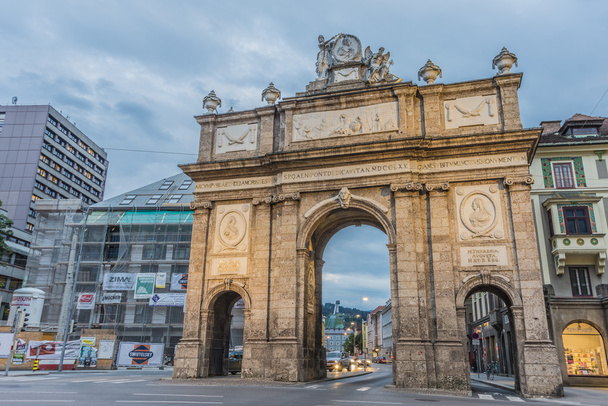 Тріумфальна арка в Інсбруку, Австрія. - Фото, зображення