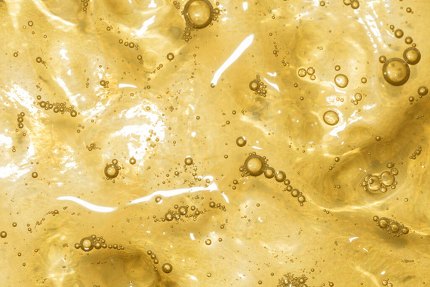 Gel κηλίδα κοντά σε ένα χρυσό φόντο - Φωτογραφία, εικόνα