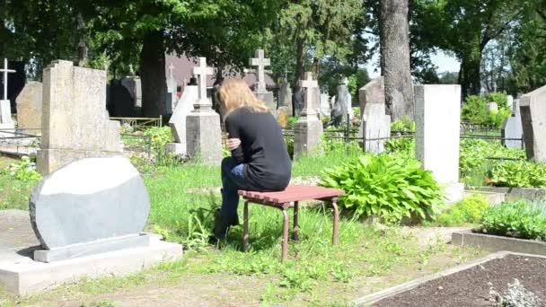Sorrow woman grave - Footage, Video