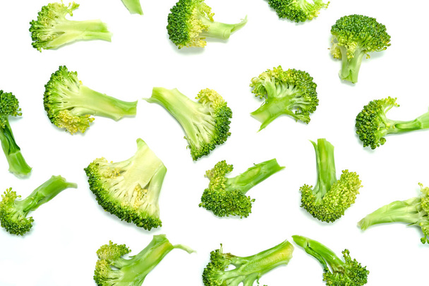 Beyaz arkaplanda izole edilmiş taze brokoli  - Fotoğraf, Görsel