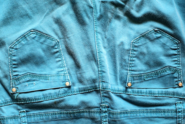 Details aus Jeanshosen mit Nähten und Taschen - Foto, Bild