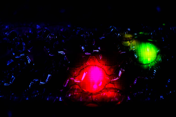 fondo abstracto creado con una imagen colorida a través de un shee - Foto, Imagen