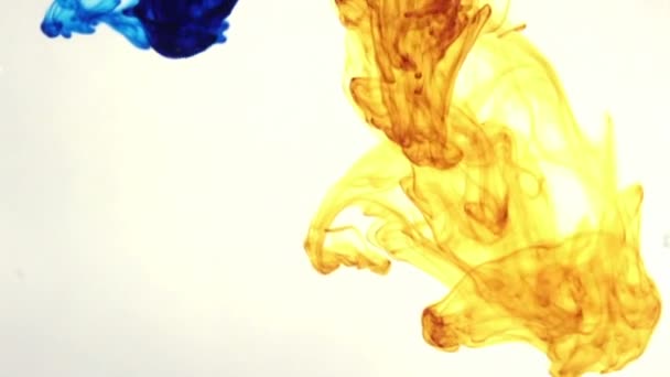 カラー インク雲は水で育つ - 映像、動画