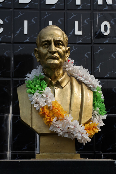 Monumento a Girish Chandra Bose en Calcuta
 - Foto, imagen