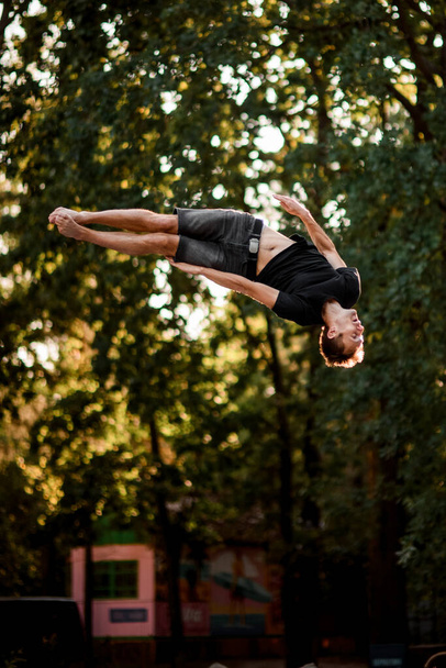 guy jumping energetically and performs trick in the air - Foto, Bild