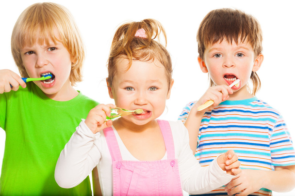 Kids brushing teeth - Фото, изображение
