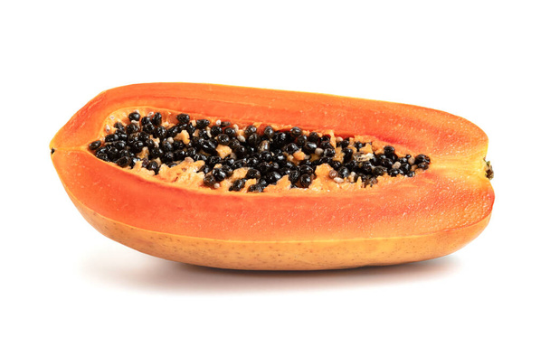 Rijp papaja plak geïsoleerd op witte achtergrond - Foto, afbeelding