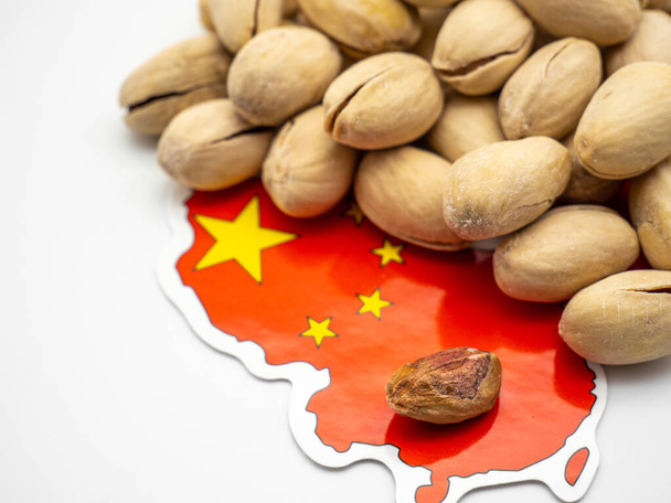 bandera de pistacho y china en concepto de exportación de comercio blanco - Foto, Imagen