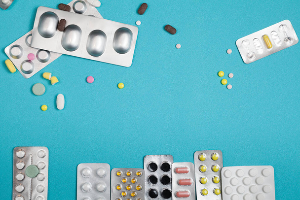 Flat lay of pills on blue background with copy space, medical and healthcare concept, Top view photo. - Foto, imagen