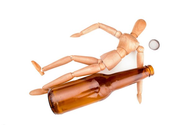 Wood model drunk with beer - Fotografie, Obrázek