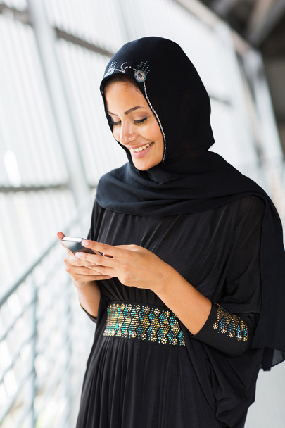 Islamic woman using smart phone - Foto, immagini