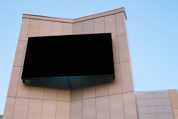 tela exterior gigante para publicidade e comerciais. grande vazio tela de outdoor digital preto no edifício, simular para o seu projeto. comerciais streeet. - Foto, Imagem