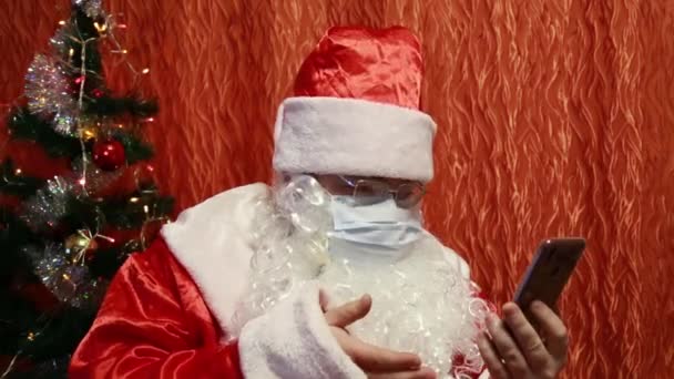 Santa Claus remotely wishes you a merry Christmas. - Footage, Video