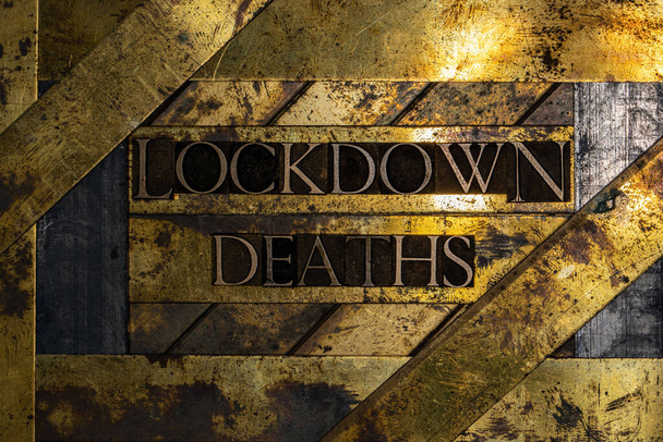 Lockdown Mortes mensagem de texto sobre texturizado grunge cobre e ouro vintage fundo - Foto, Imagem