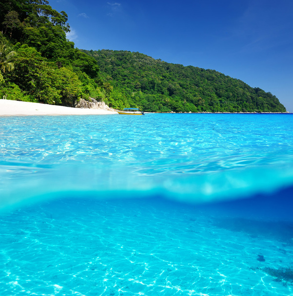 Пляж с белым песком
 - Фото, изображение
