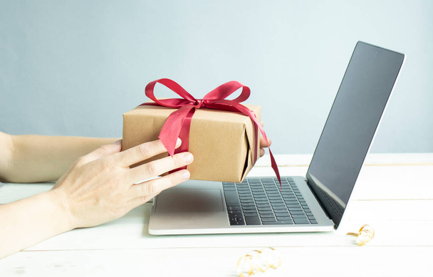 Woman hand holding red gift box about shopping online concept. - Fotoğraf, Görsel
