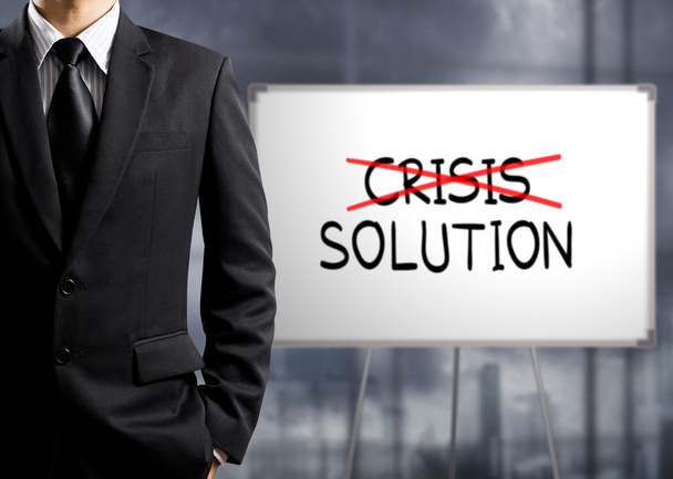 ビジネスマンのクロス危機と解決策を見つける、成功のコンセプト - 写真・画像