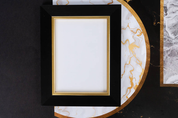 black and gold mok up frame - Foto, imagen