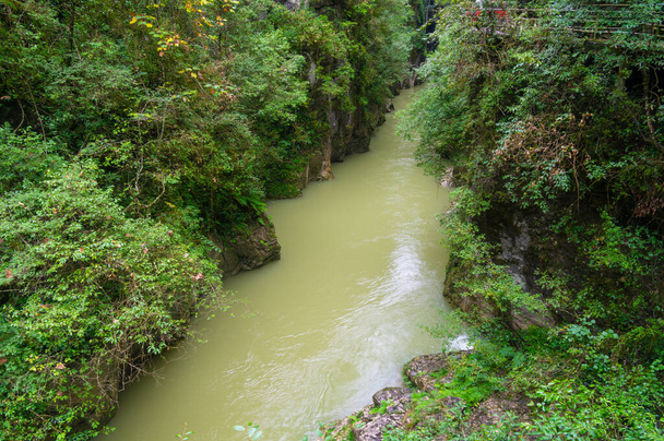 Herfst landschap van de Dixin Valley Scenic Area in Enshi, Hubei, China - Foto, afbeelding